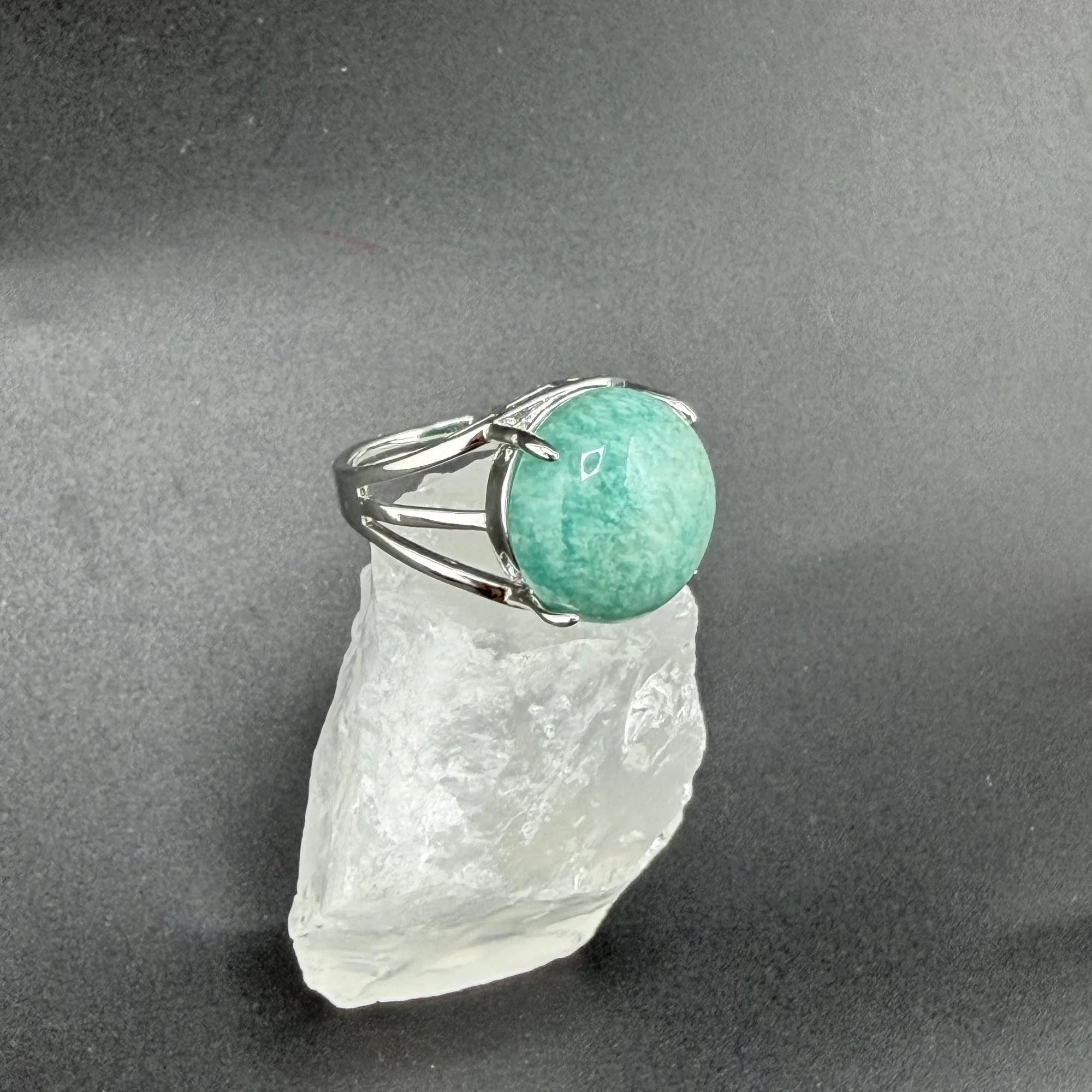 Кольцо с Амазонитом круг б/р