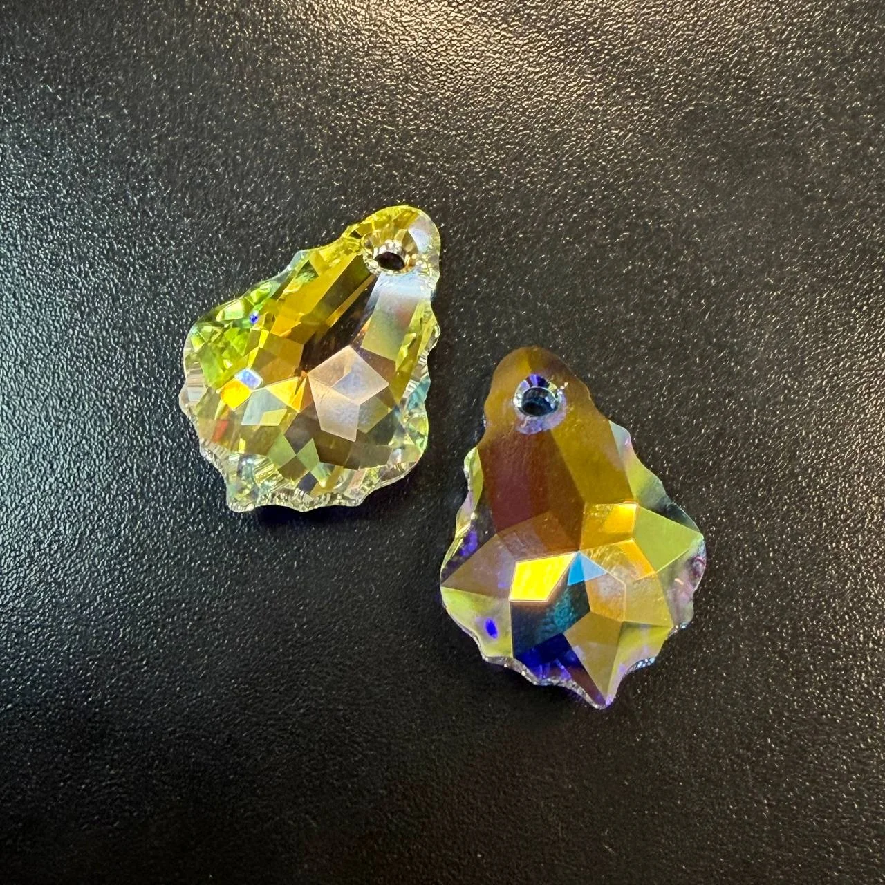 Подвеска Крист. Swarovski Капля рельефн. 11*16мм АВ опал. 1шт