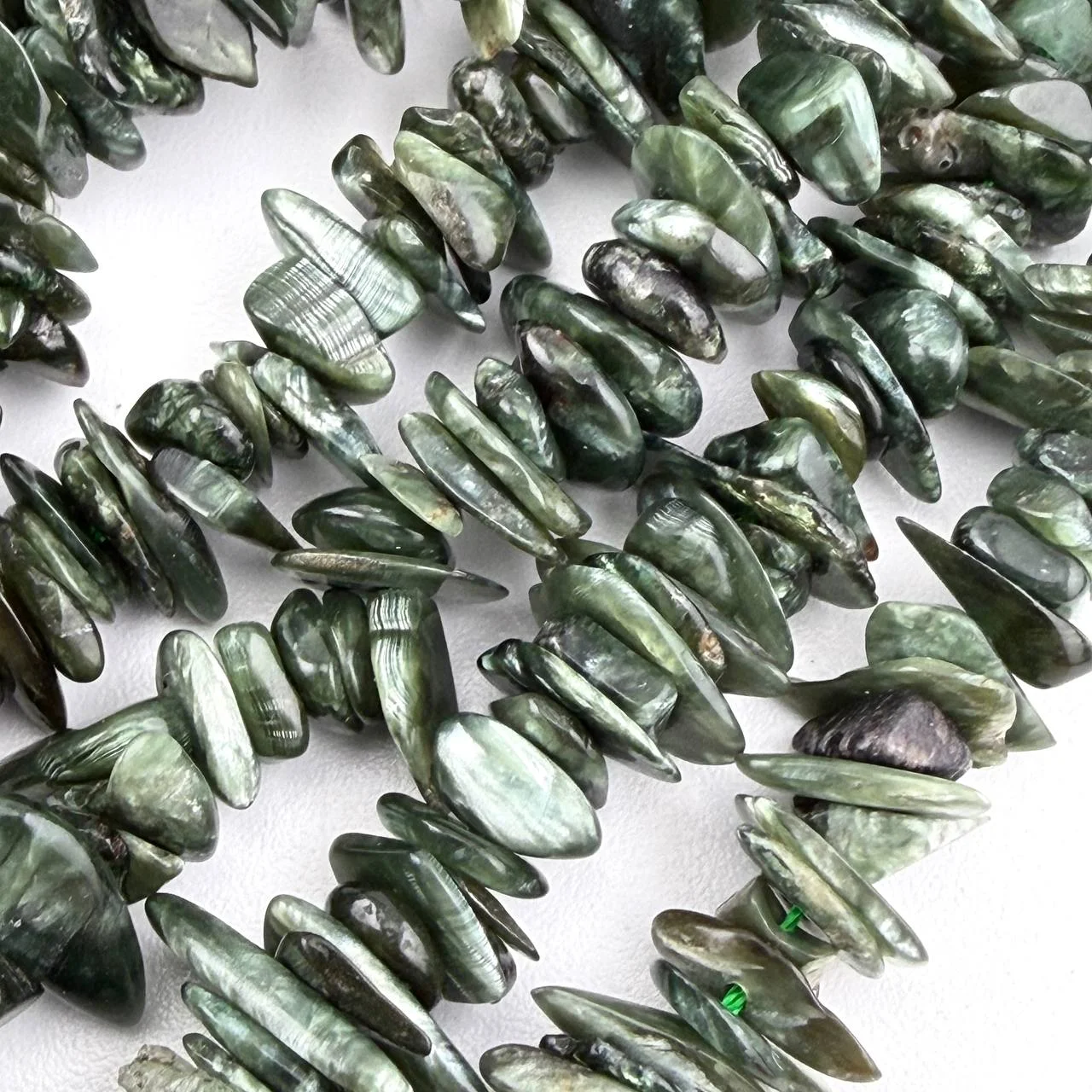 Серафинит Крошка 9*1,5мм темн.зел.