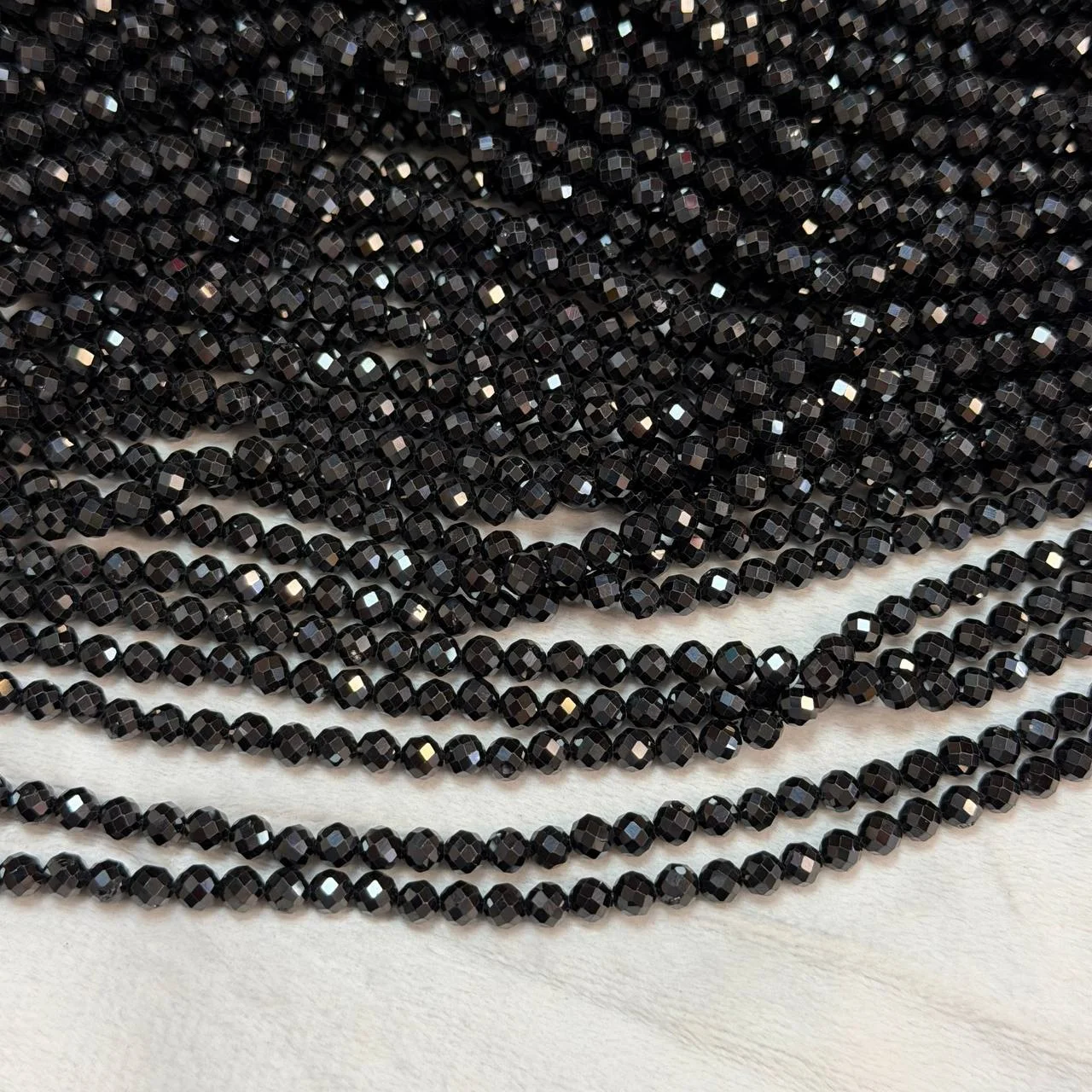 Шпинель 4мм нить ~39см шар гран. черн.