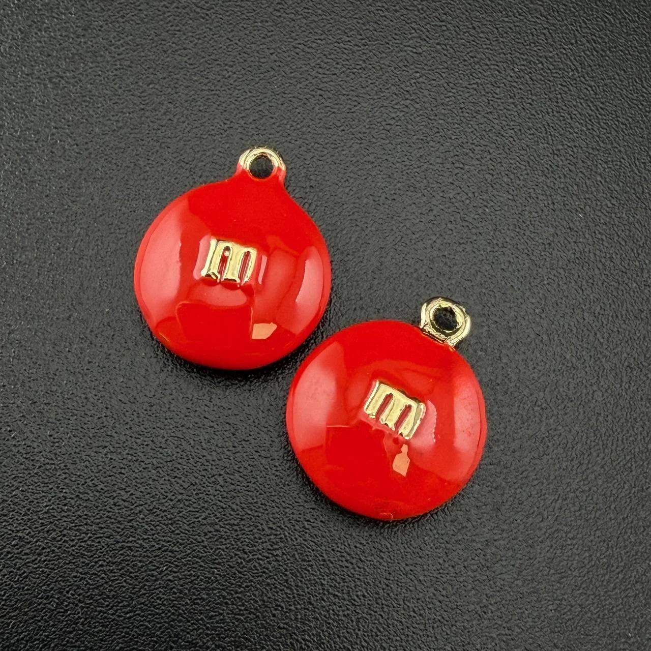 Подвеска M&M 13*16мм зол. красн. уп2шт