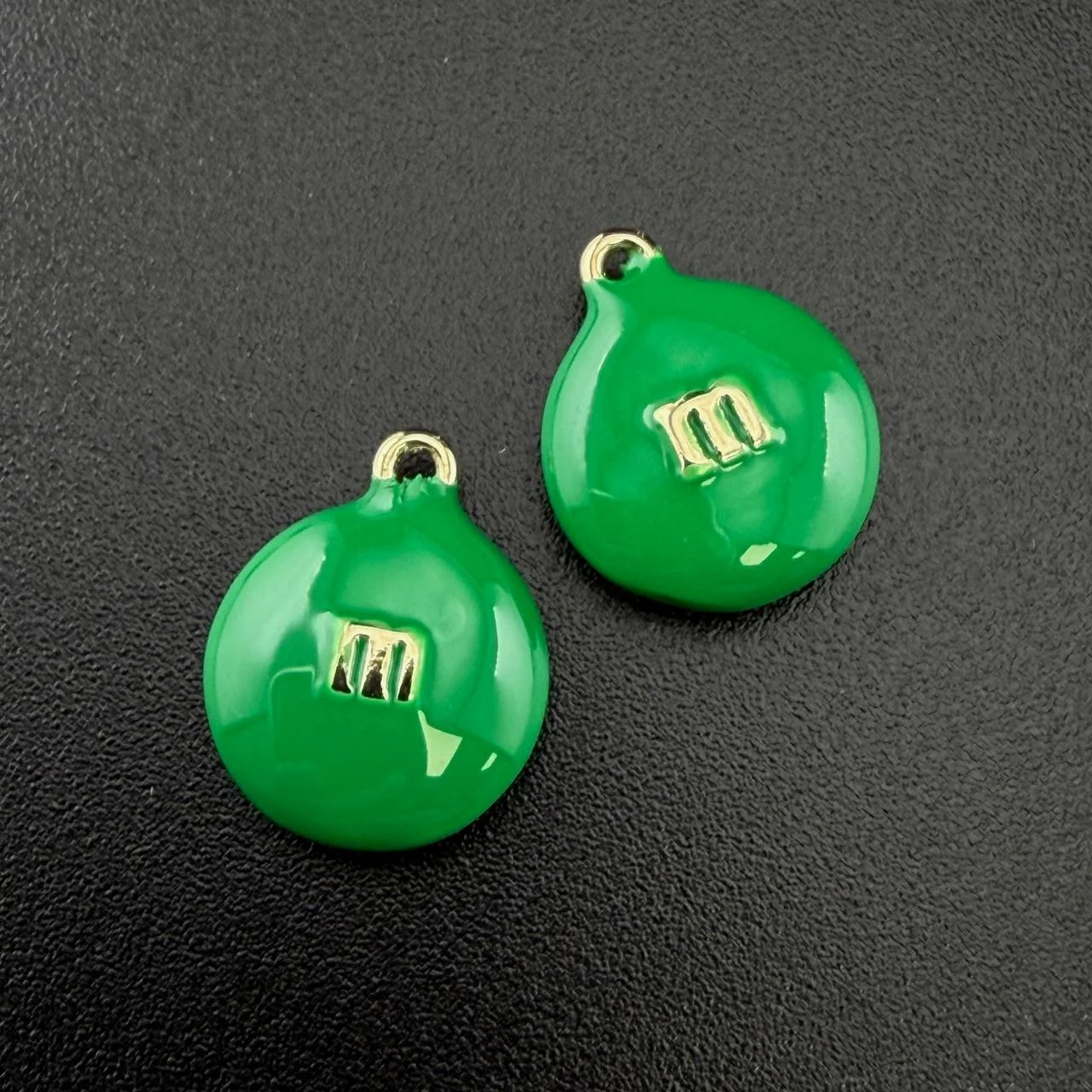 Подвеска M&M 13*16мм зол. зел. уп2шт